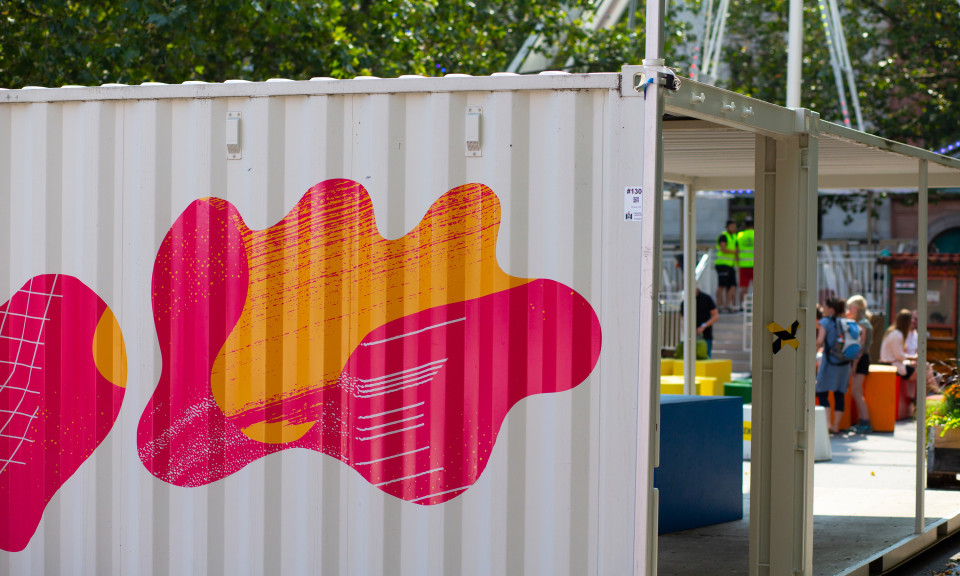 Grafik på container, Malmöfestivalen 2022